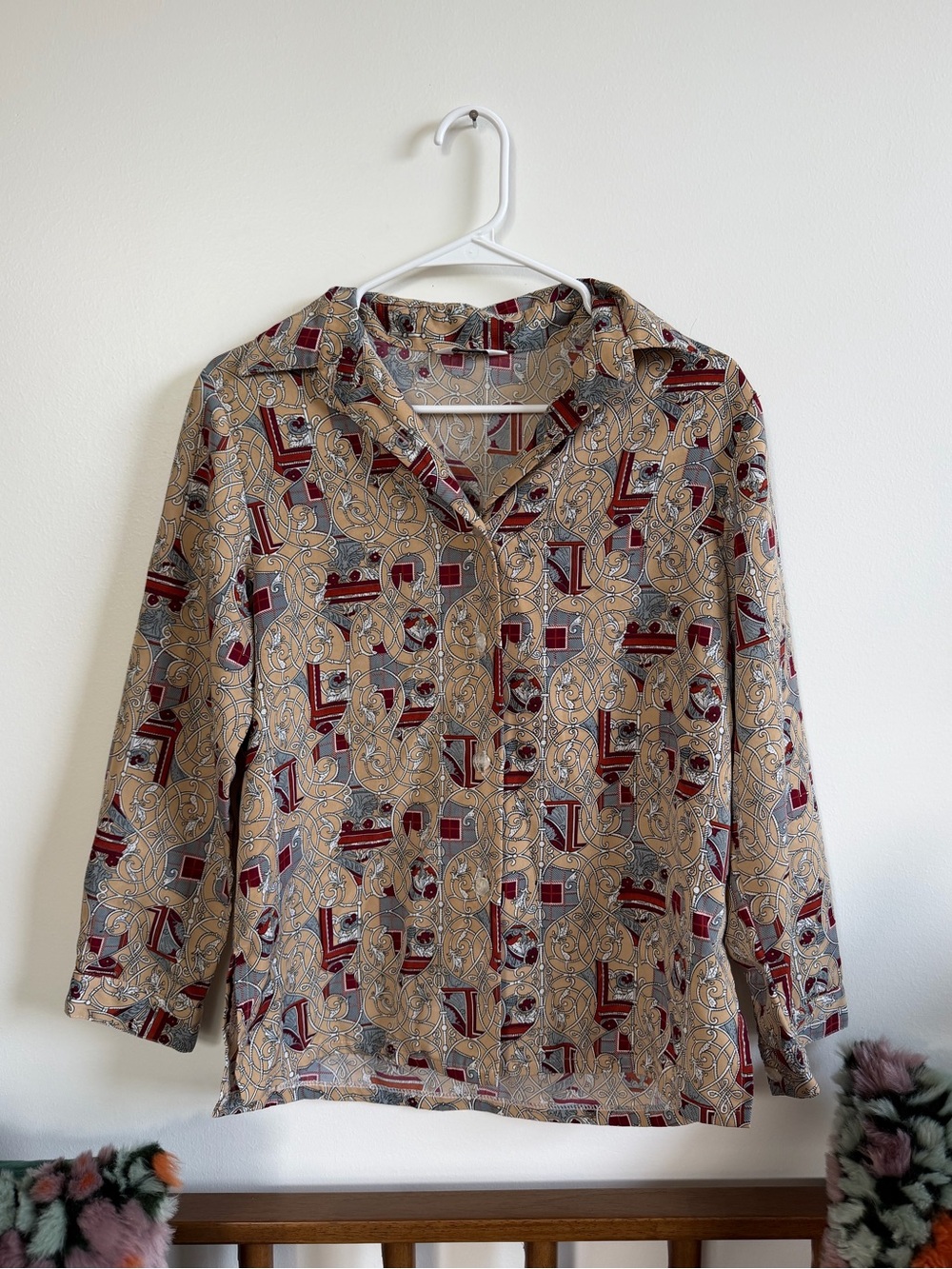 VINTAGE PATTERNED BUTTON DOWN SILKY TOP